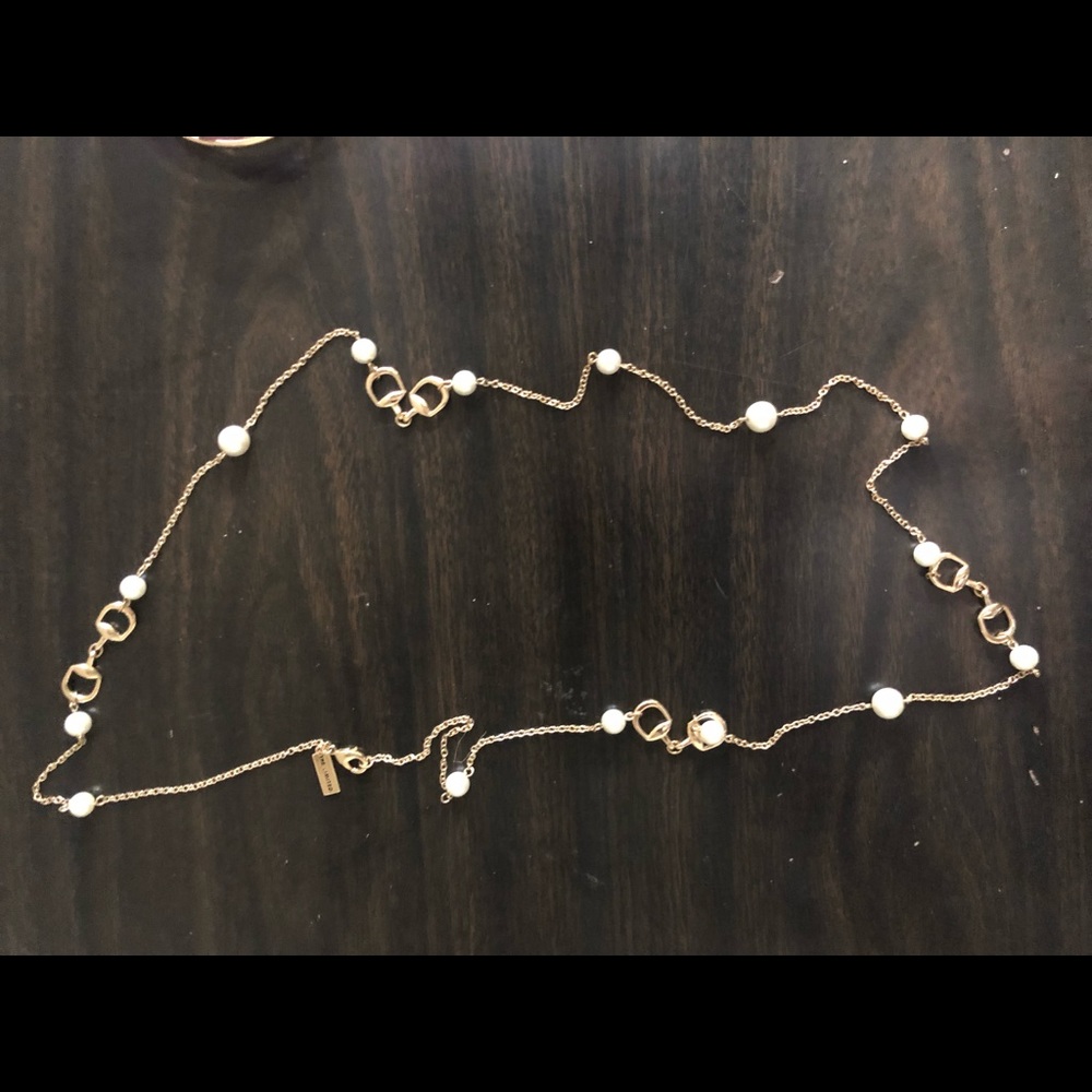 The Limited beautiful pearl and gold necklace 😍